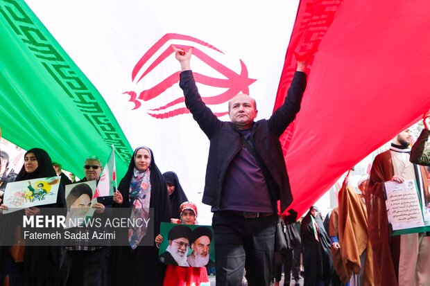 زیر پرچم الله نشان