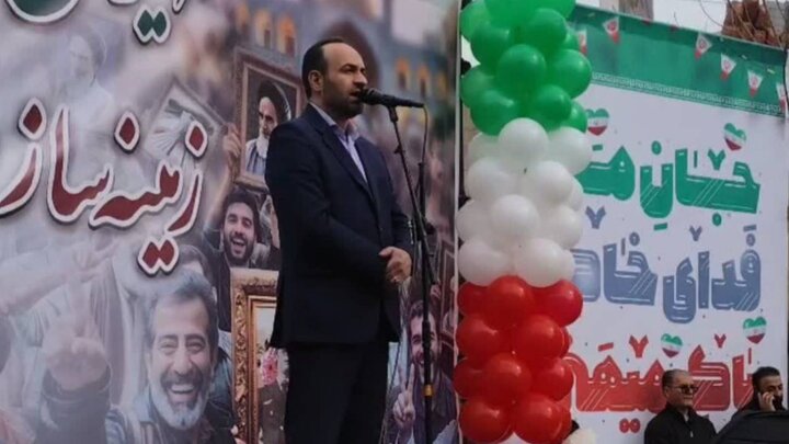 شیرین‌زاد: بصیرت مردم ضامن استمرار مسیر انقلاب است